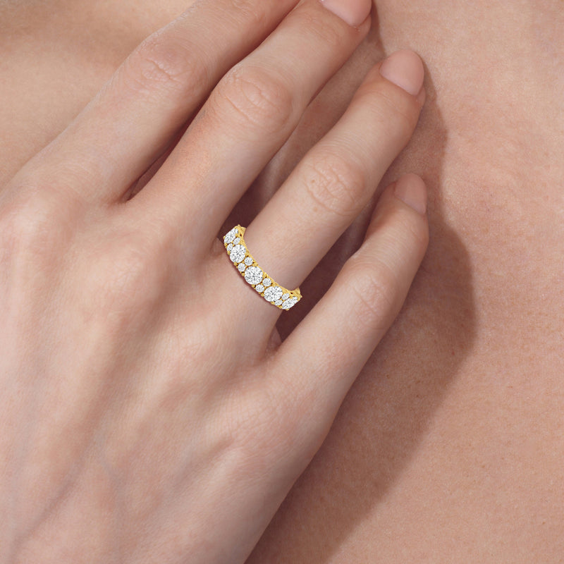 Classic Round Station Anniversary Ring (F+ SI+)