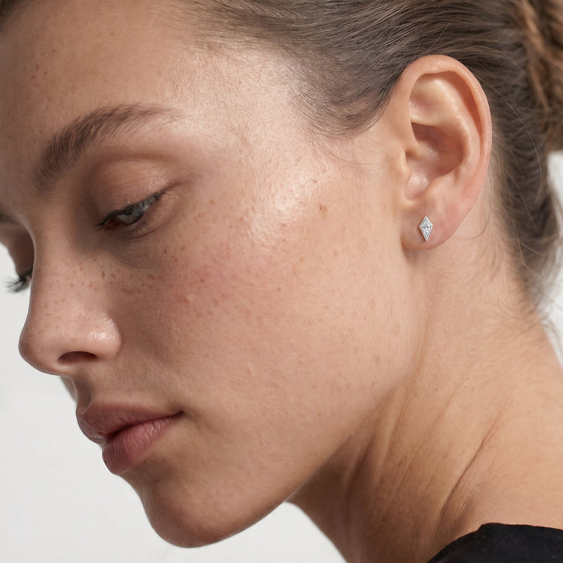 The Noelle Kite Studs