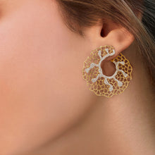 Load image into Gallery viewer, Starring You Halo Diamond Earrings
