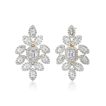Load image into Gallery viewer, Pluma Diamond Earrings
