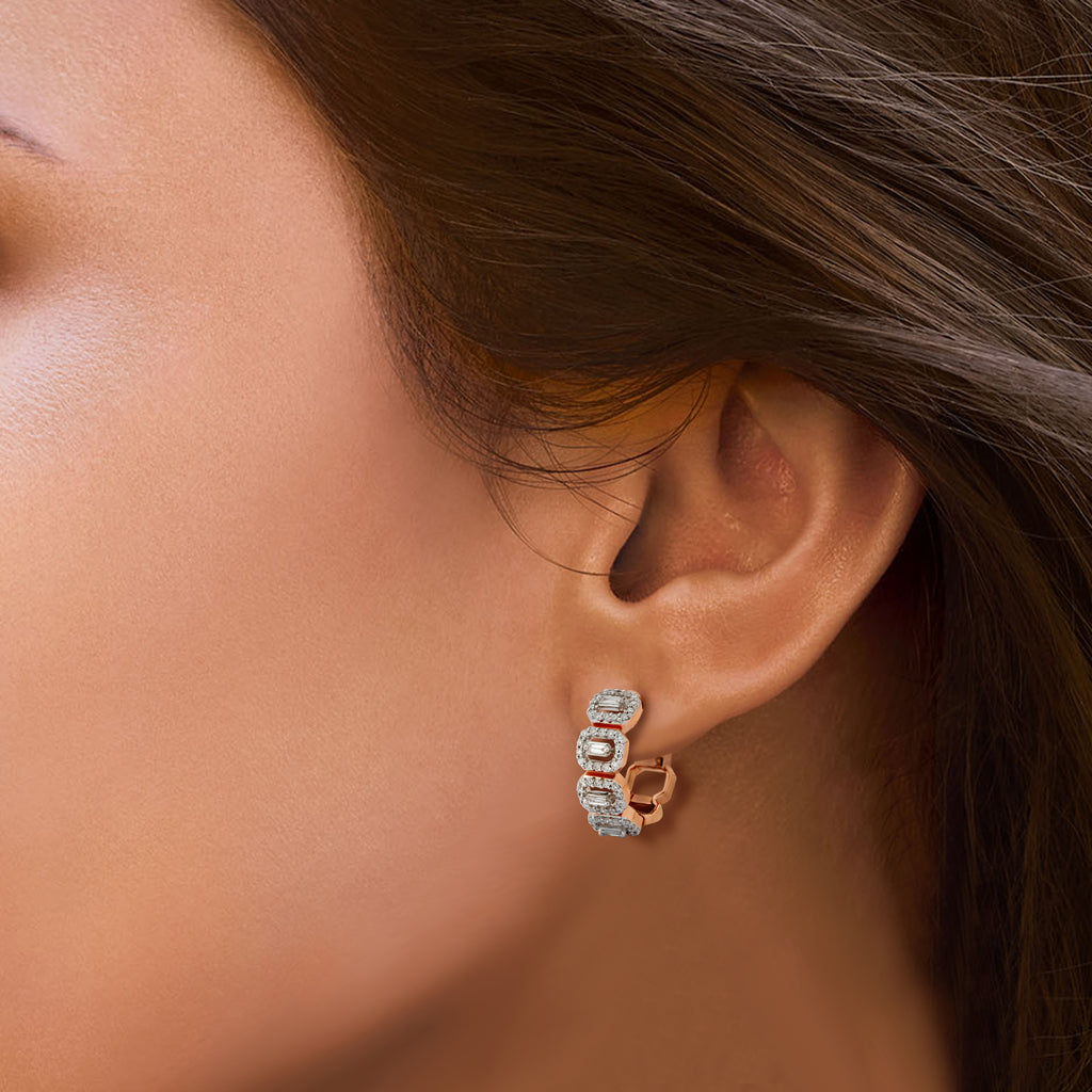 Circled Fivepoint Diamond Earrings